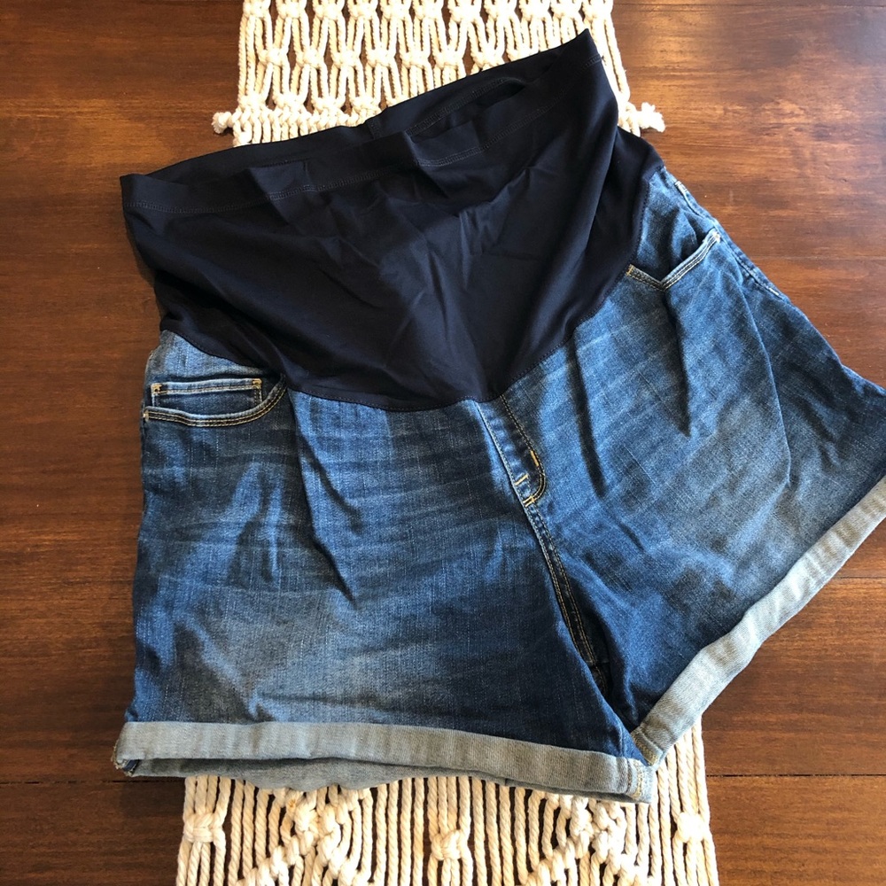 Maternity Shorts •size XL•